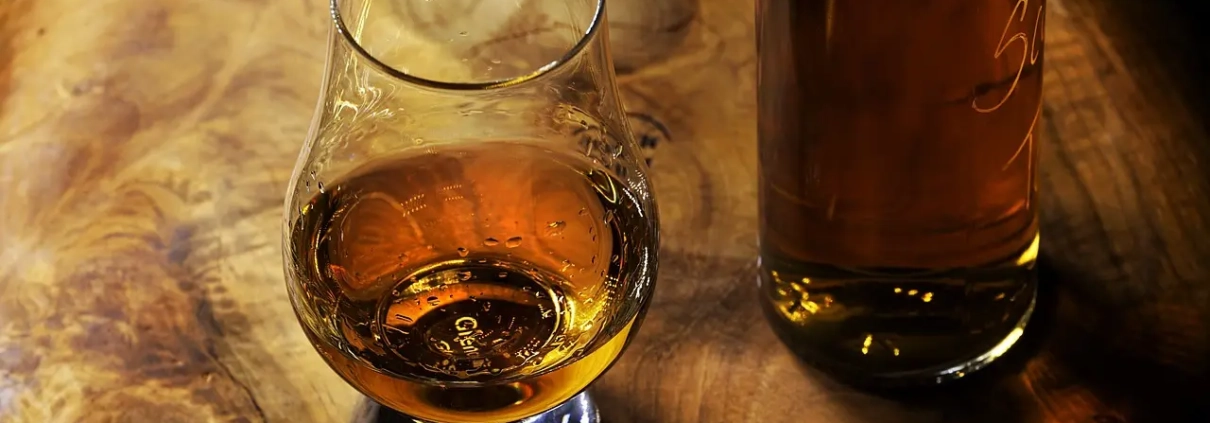 Storia del Rhum: Origini e Evoluzione di un Distillato Leggendario