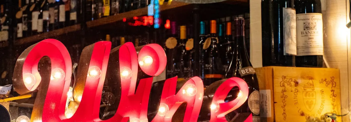 Regali di Natale 2024: I Migliori Vini per Appassionati e Novizi – Guida Completa